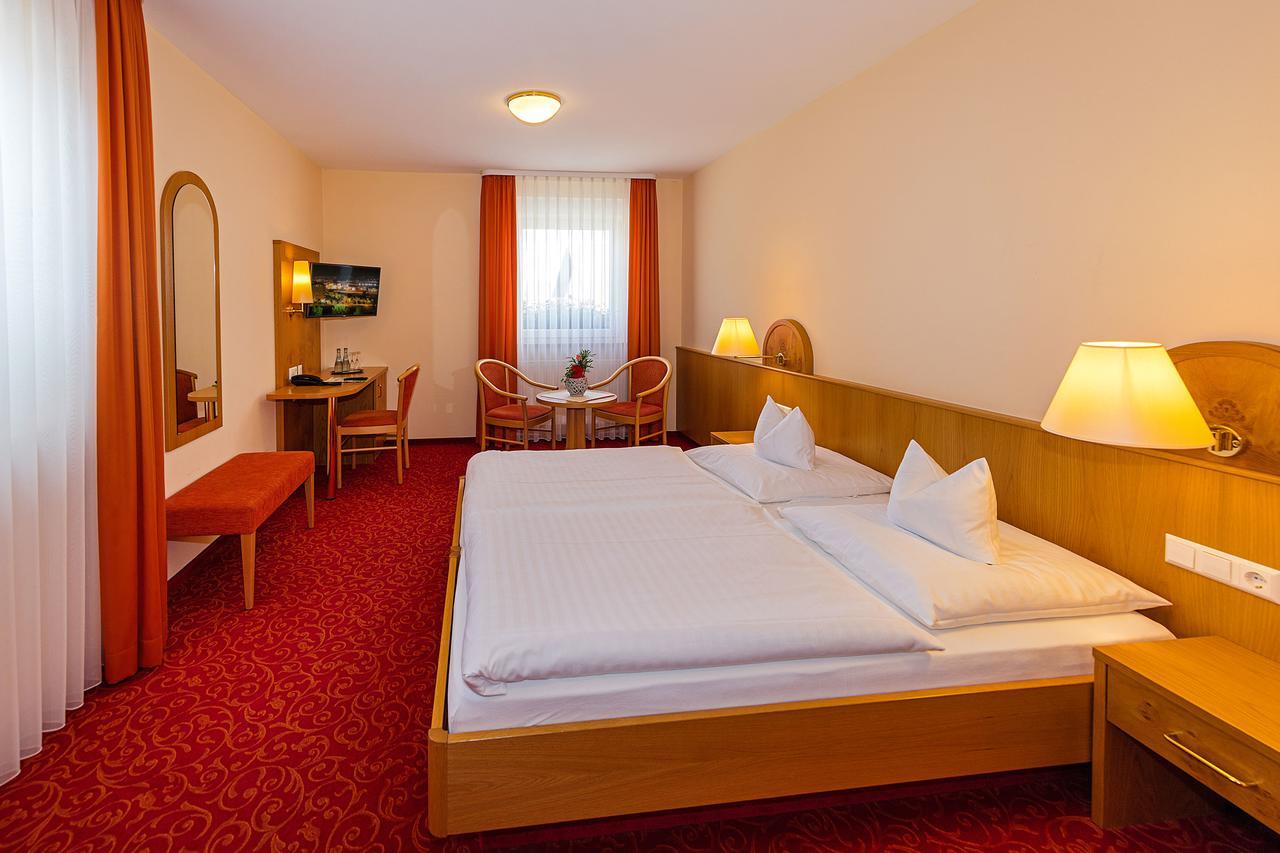 Gasthof - Hotel Zum Ochsen Gmbh Berghulen Kültér fotó